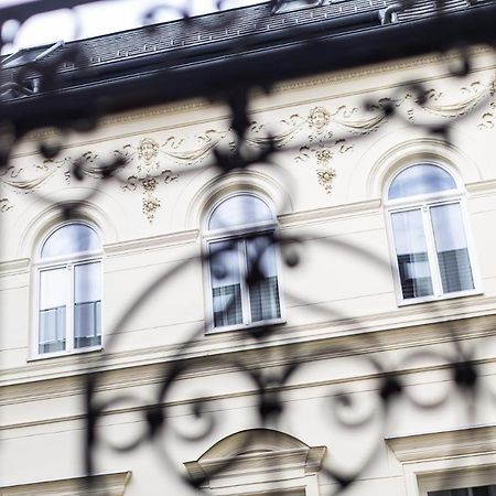 City Center Apartment With Balcony Boedapest Buitenkant foto