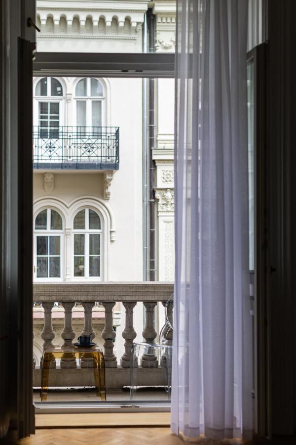 City Center Apartment With Balcony Boedapest Buitenkant foto
