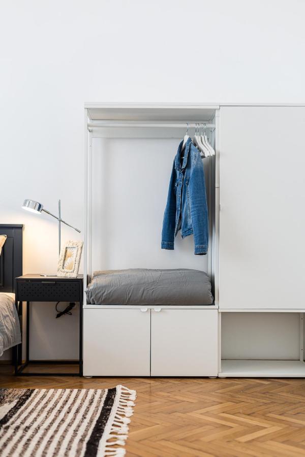 City Center Apartment With Balcony Boedapest Buitenkant foto