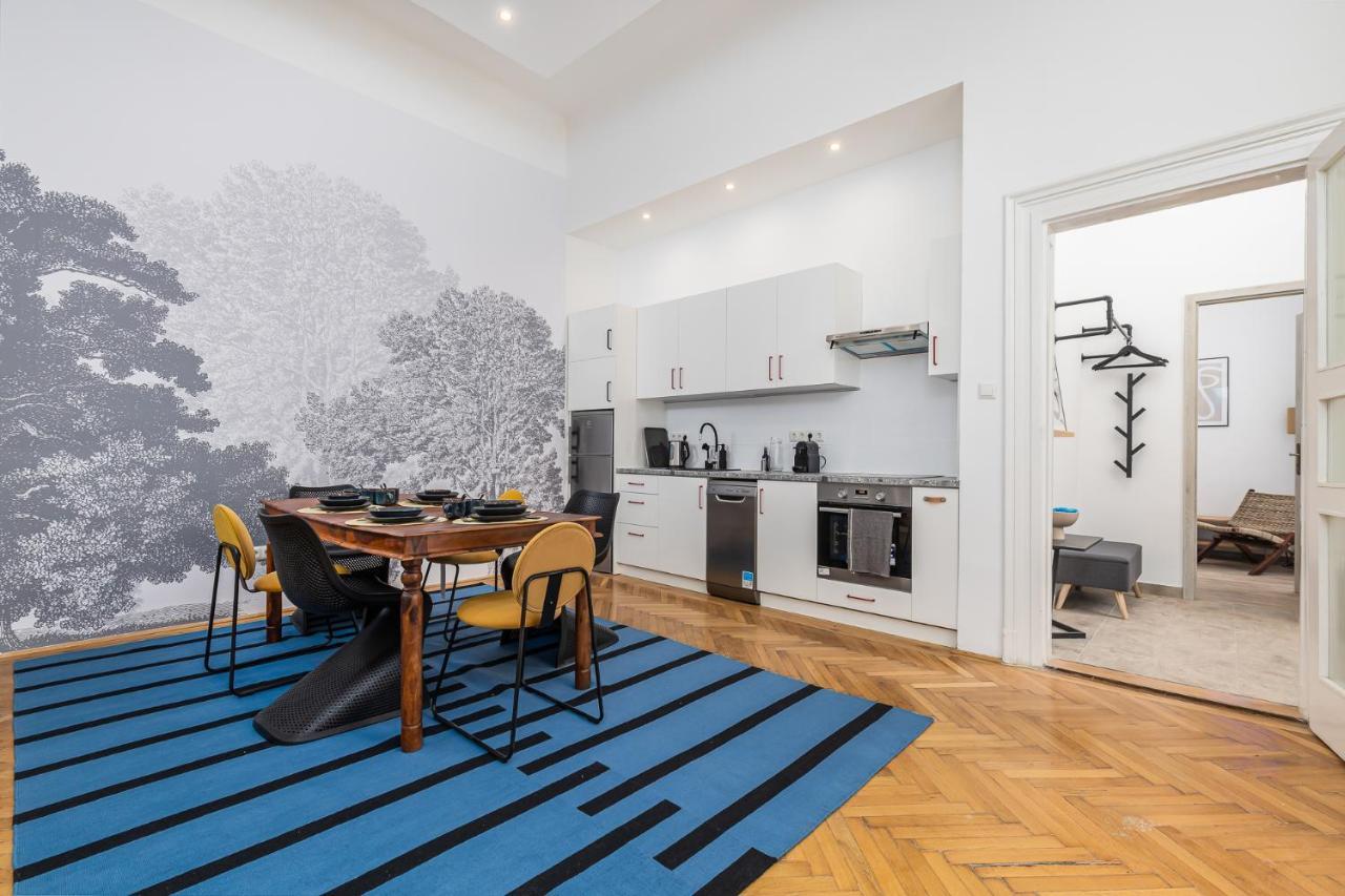 City Center Apartment With Balcony Boedapest Buitenkant foto