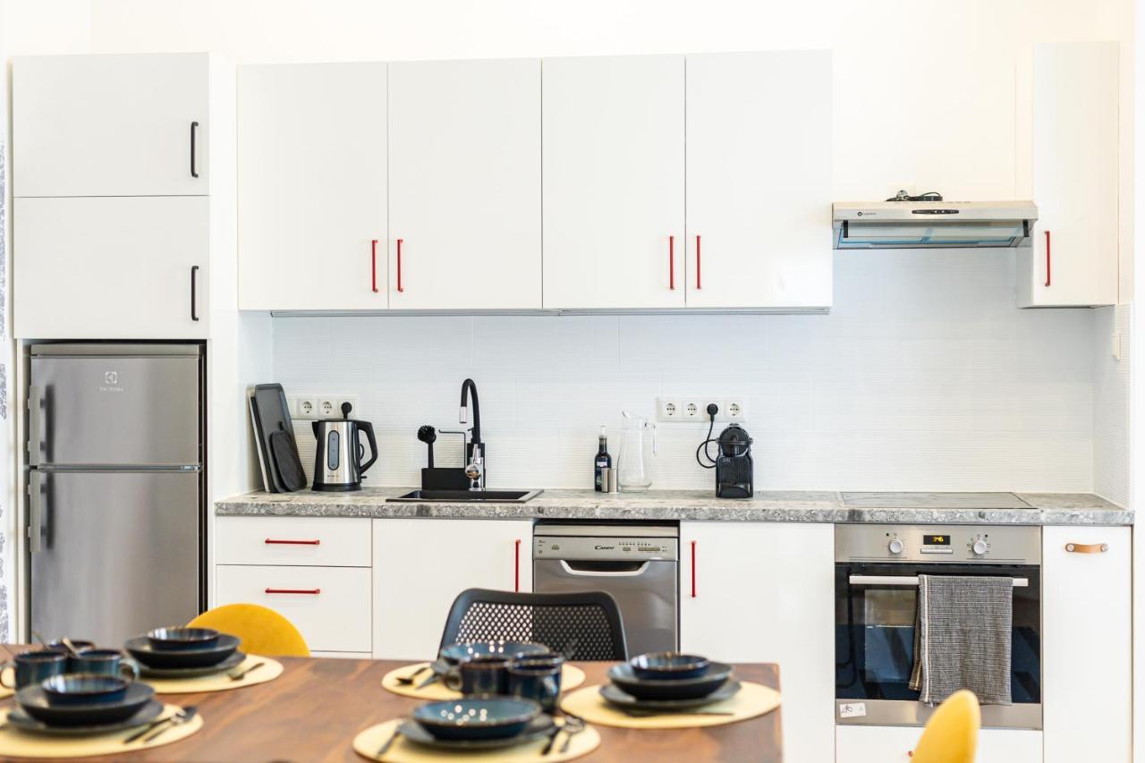 City Center Apartment With Balcony Boedapest Buitenkant foto